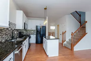 720 Thornbury Rd, Bartlett, IL 60103 - Photo 6