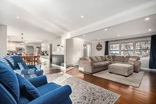 4609 Valerie Dr, Crystal Lake, IL 60014 - Photo 4