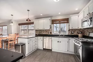 4609 Valerie Dr, Crystal Lake, IL 60014 - Photo 6