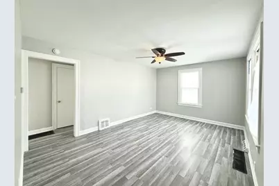 205 E 142nd Place, Dolton, IL 60419 - Photo 2