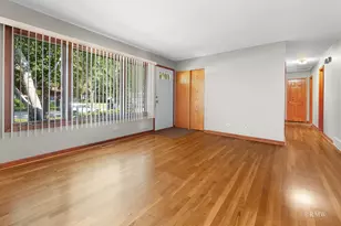 365 Washington Blvd, Hoffman Estates, IL 60169 - Photo 4