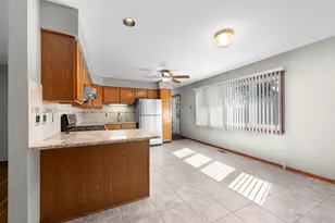 365 Washington Blvd, Hoffman Estates, IL 60169 - Photo 10