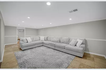7313 Lyons Street, Morton Grove, IL 60053 - Photo 12