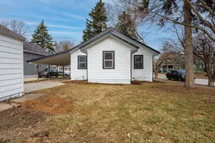 611 E Olive St, Bloomington, IL 61701 - Photo 8