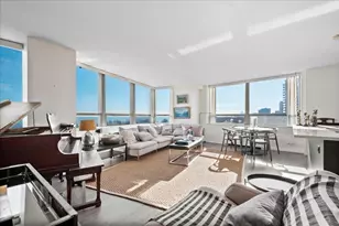 5701 N Sheridan Rd, Chicago, IL 60660 - Photo 2