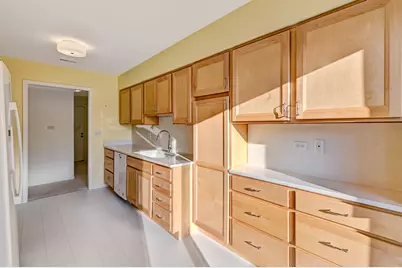 601 Lake Hinsdale Drive #112, Willowbrook, IL 60527 - Photo 8