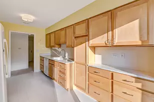 601 Lake Hinsdale Dr, Willowbrook, IL 60527 - Photo 8