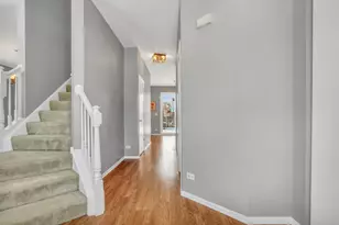 90 N Inverness Ct, Round Lake, IL 60073 - Photo 2