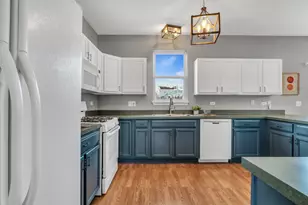 90 N Inverness Ct, Round Lake, IL 60073 - Photo 20