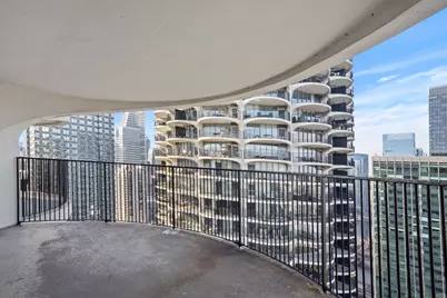 300 N State Street #5225, Chicago, IL 60654 - Photo 2