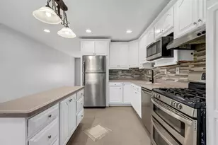 27 Hawthorne Ln, Streamwood, IL 60107 - Photo 10