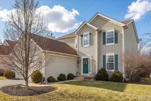 226 Woodland Park Cir, Gilberts, IL 60136 - Photo 2