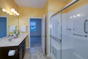 911 Darwin St, North Aurora, IL 60542 - Photo 12