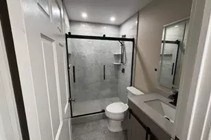 9388 Bay Colony Dr, Des Plaines, IL 60016 - Photo 8