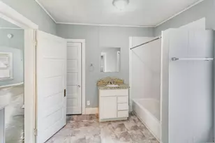 705 Nicholson St, Joliet, IL 60435 - Photo 14