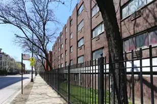 1040 W Hollywood Ave, Chicago, IL 60660 - Photo 1