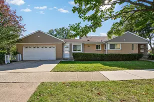 7225 N East Prairie Rd, Lincolnwood, IL 60712 - Photo 2