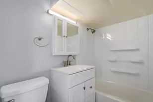 7225 N East Prairie Rd, Lincolnwood, IL 60712 - Photo 22