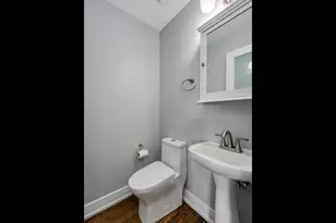 7225 N East Prairie Rd, Lincolnwood, IL 60712 - Photo 14