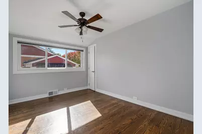 7225 N East Prairie Road, Lincolnwood, IL 60712 - Photo 16
