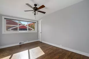 7225 N East Prairie Rd, Lincolnwood, IL 60712 - Photo 16