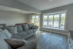 1015 N River Rd, McHenry, IL 60051 - Photo 12