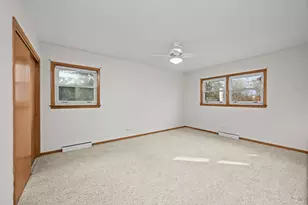 407 E Berkshire Ln, Mount Prospect, IL 60056 - Photo 12