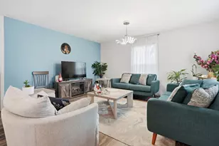 311 Meadow Ct, Vernon Hills, IL 60061 - Photo 10