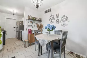 311 Meadow Ct, Vernon Hills, IL 60061 - Photo 6