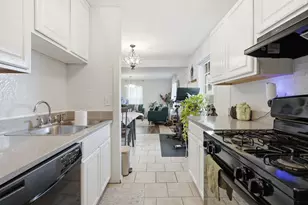 311 Meadow Ct, Vernon Hills, IL 60061 - Photo 4