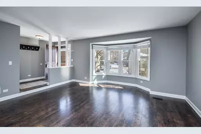 46 White Oak Circle #46, Saint Charles, IL 60174 - Photo 2