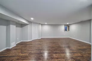 46 White Oak Cir, Saint Charles, IL 60174 - Photo 8