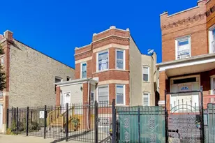4256 W Kamerling Ave, Chicago, IL 60651 - Photo 2