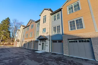 319 S Glendale Avenue #303, Barrington, IL 60010 - Photo 1