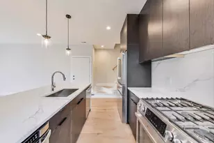 3339 N Ridgeway Ave, Chicago, IL 60618 - Photo 8