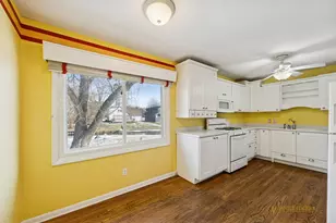 1402 N Millstream Dr, McHenry, IL 60050 - Photo 6