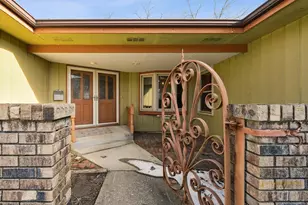 1402 N Millstream Dr, McHenry, IL 60050 - Photo 2