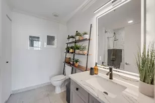 21 W Chestnut St, Chicago, IL 60610 - Photo 16