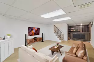 105 W Dover Dr, Mount Prospect, IL 60056 - Photo 14