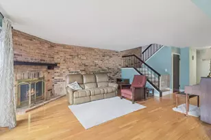 105 W Dover Dr, Mount Prospect, IL 60056 - Photo 4