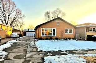 2817 W 100th Pl, Evergreen Park, IL 60805 - Photo 2
