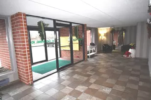 1S045 Spring Rd, Oakbrook Terrace, IL 60181 - Photo 6