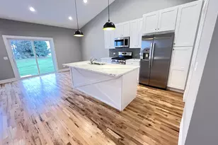 517 Cobblestone Cir, Harvard, IL 60033 - Photo 8