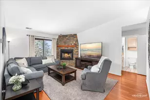 40 Harbor Ct, Naperville, IL 60565 - Photo 2