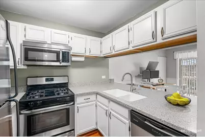 40 Harbor Court #304, Naperville, IL 60565 - Photo 6