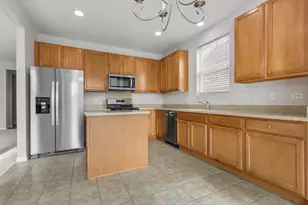 2982 Ravinia Cir, Mundelein, IL 60060 - Photo 2