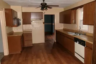 608 N Wasson St, Streator, IL 61364 - Photo 2