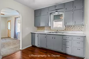 317 N Thomas St, Martinton, IL 60951 - Photo 4