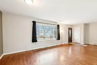 1915 W Oakleaf Drive, McHenry, IL 60051 - Photo 6