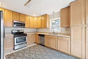 1915 W Oakleaf Dr, McHenry, IL 60051 - Photo 8